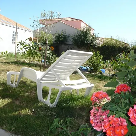 فندق مبيت وإفطار D'hote Fleur De Potager لي سابلِ دولونْ