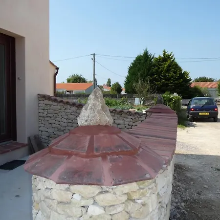 فندق مبيت وإفطار D'hote Fleur De Potager لي سابلِ دولونْ