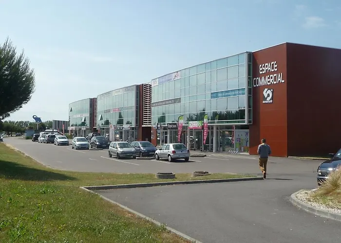 D'hote Fleur De Potager فندق مبيت وإفطار لي سابلِ دولونْ