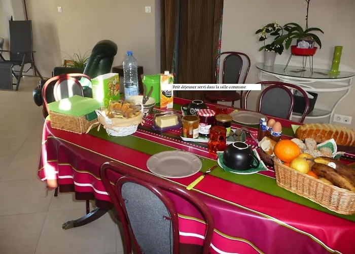 D'hote Fleur De Potager 3* لي سابلِ دولونْ